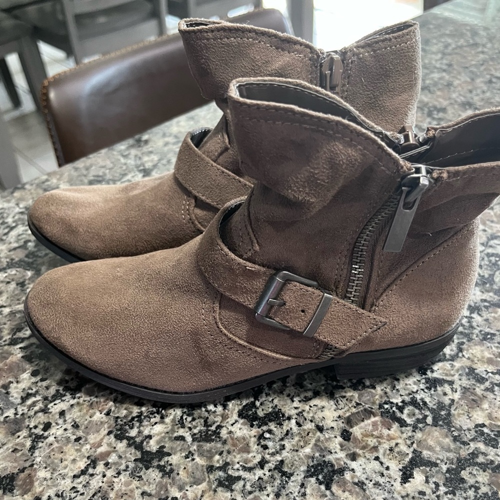 kidpik Slouchy Booties